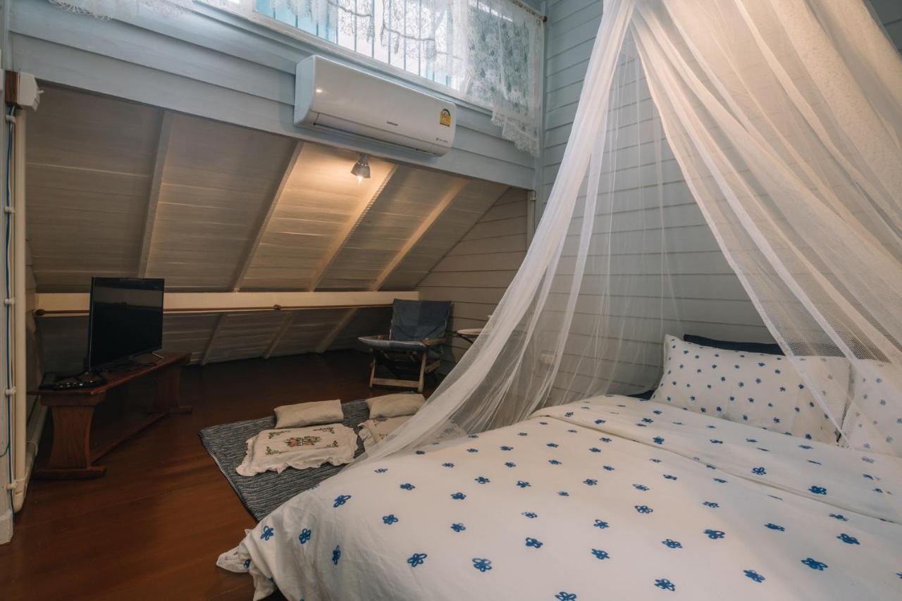 Lhong Yaowarat Hostel Bangkok Exterior photo