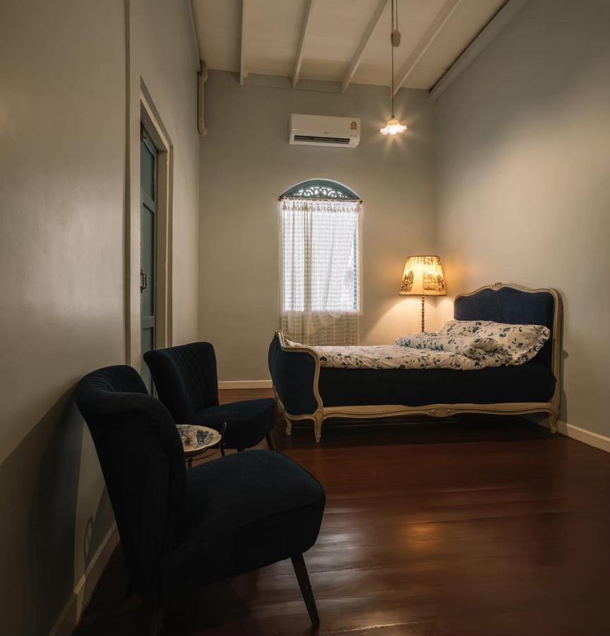 Lhong Yaowarat Hostel Bangkok Exterior photo