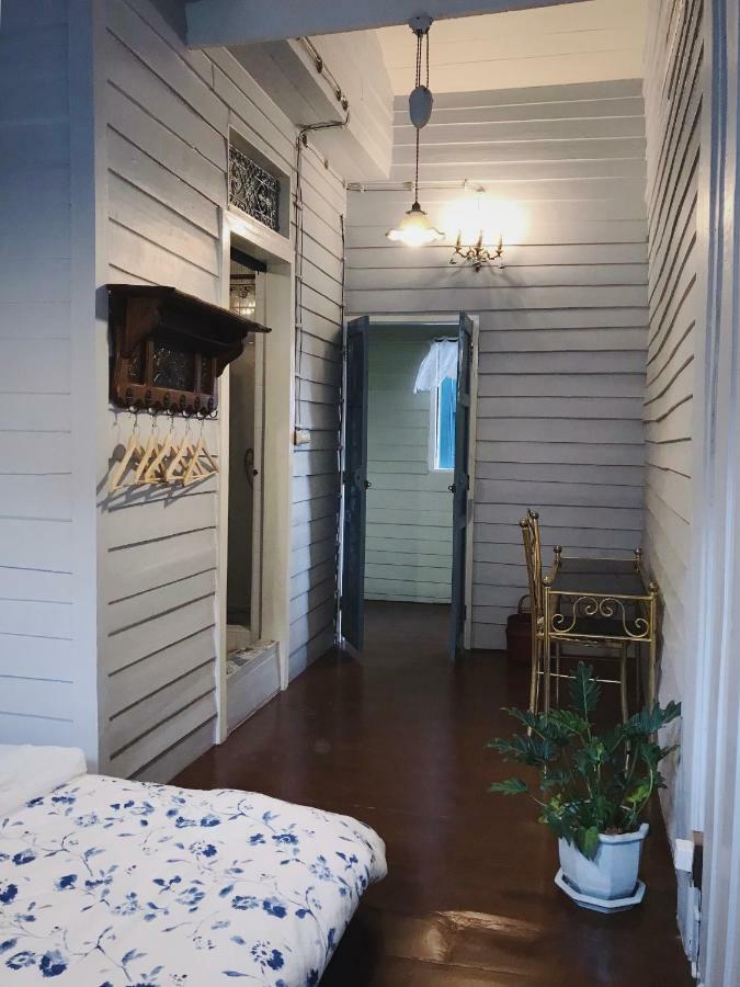 Lhong Yaowarat Hostel Bangkok Exterior photo